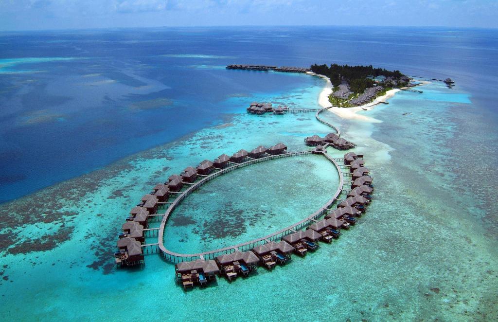 Coco Bodu Hithi Overwater Bungalows Maldives Areal